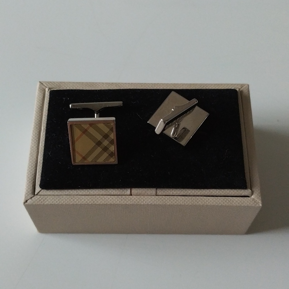 BURBERRY Check Cuff Link Set - Picture 4 of 5
